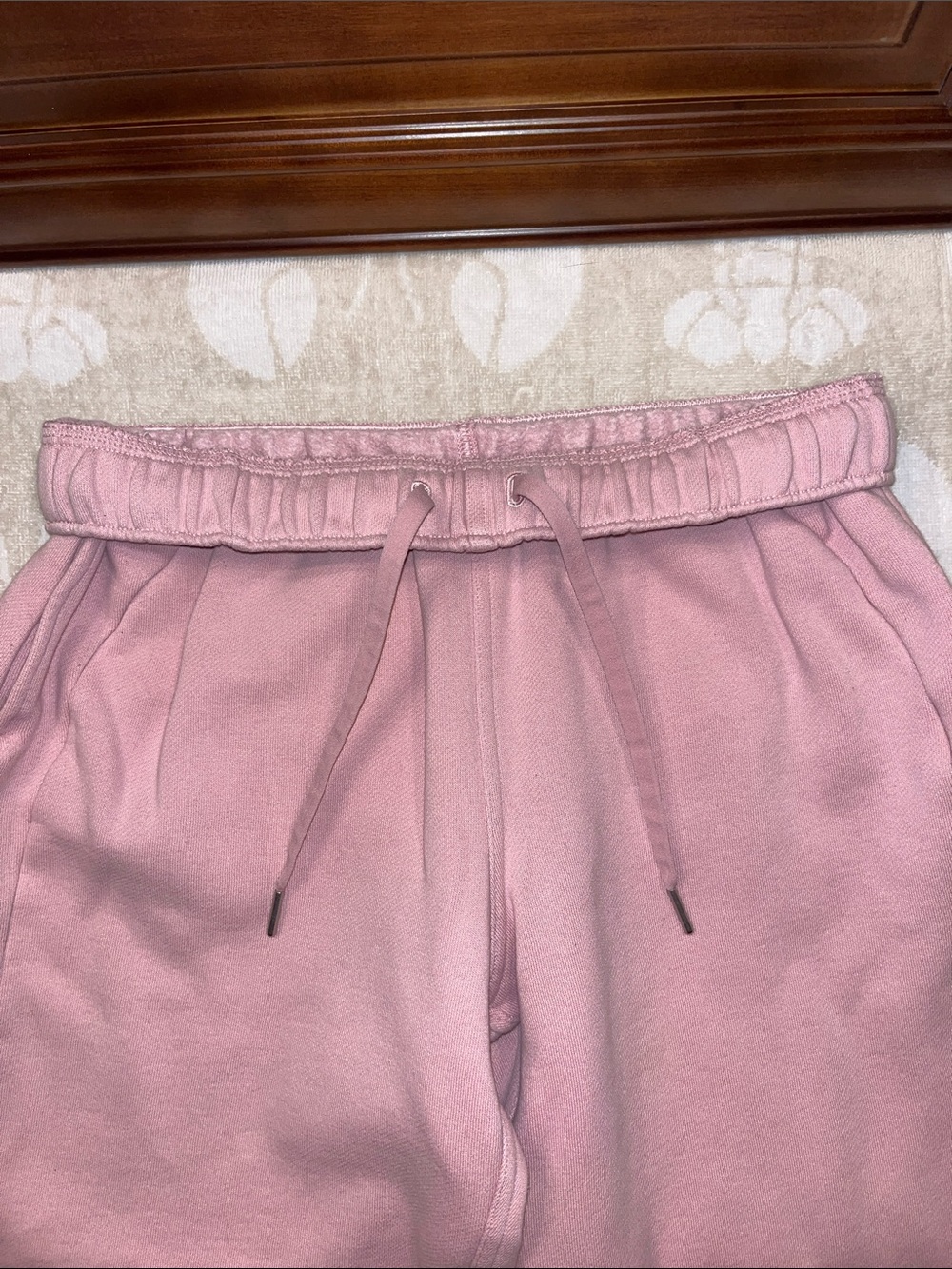 Lululemon Scuba Mid-Rise Oversized Jogger
Regular, Size small - Picture 7 of 11